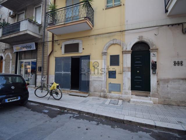 Locale Commerciale in vendita a Puglia, Bari