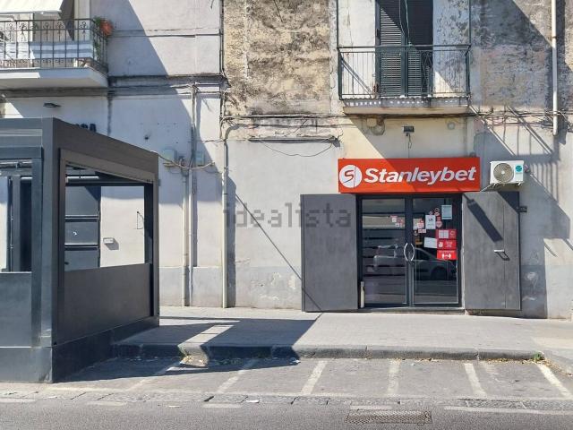 Locale Commerciale in vendita a Sant'Antonio, Torre Del Greco