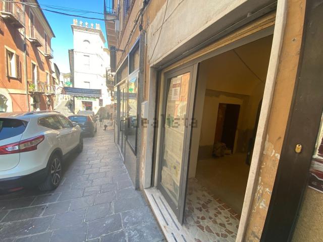 Locale Commerciale in vendita a Chieti, Abruzzo