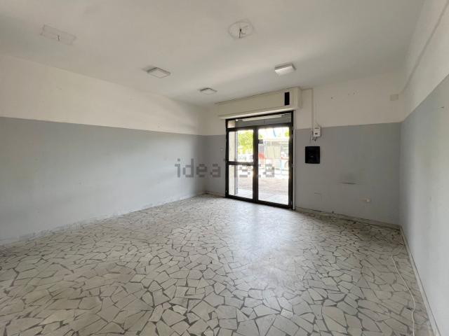 Locale Commerciale in vendita a Capodimonte, Napoli