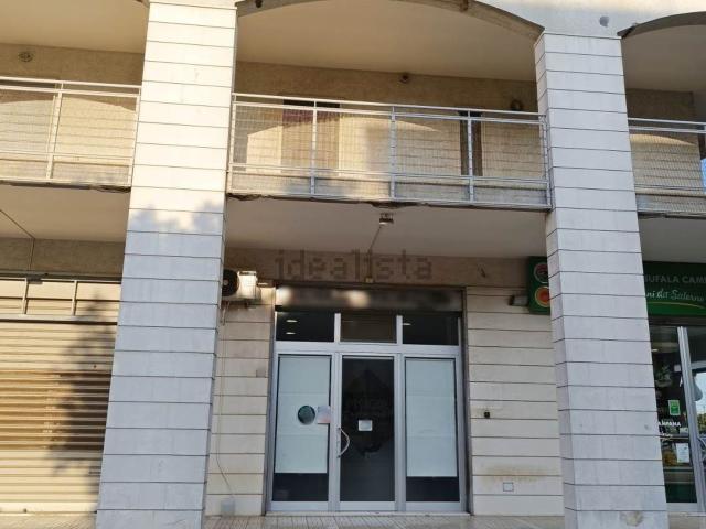 Locale Commerciale in vendita a Puglia, Brindisi