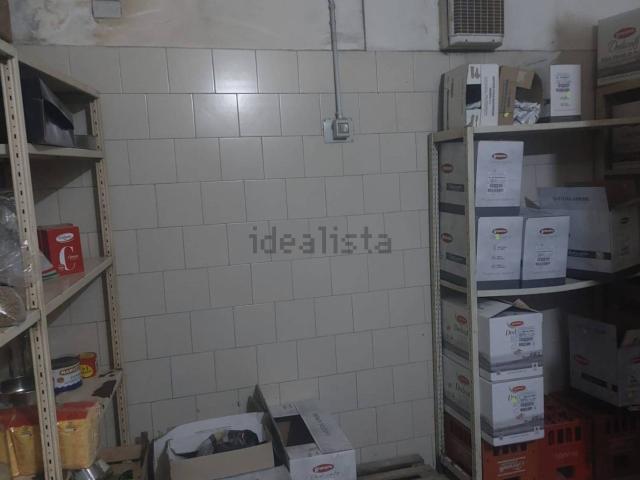 Locale Commerciale in vendita a Municipalità 2, Campania