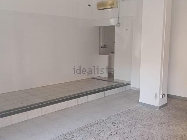 Locale Commerciale in vendita a Picanello-Ognina-Barriera-Canalicchio, Catania