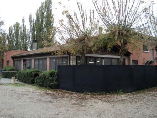 Locale Commerciale in vendita a Unione Terre d'Acqua, San Giovanni In Persiceto