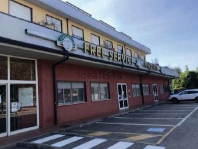 Locale Commerciale in vendita a Ravenna, Reggio Emilia
