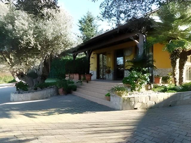 Locale Commerciale in vendita a Arcavacata, Rende