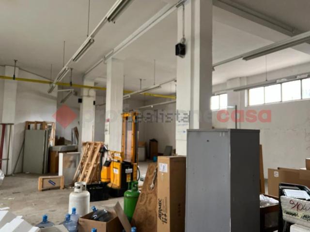 Locale Commerciale in vendita a San Donato, Arezzo