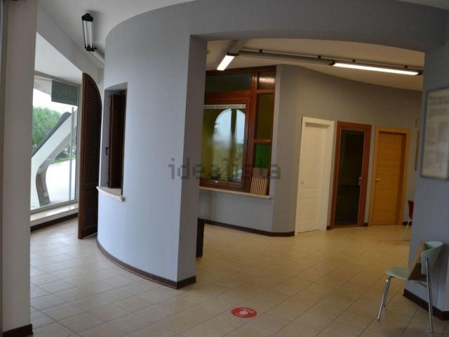 Locale Commerciale in vendita a Calabria, Catanzaro