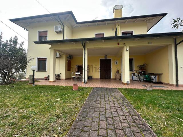 Locale Commerciale in vendita a Roncofreddo, Reggio Emilia