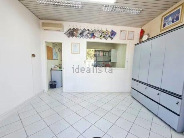 Locale Commerciale in vendita a Marche, Ancona
