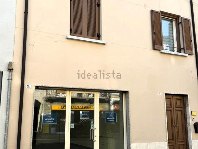 Locale Commerciale in vendita a Calvisano, Lombardia
