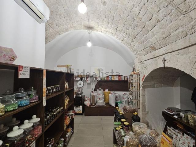Locale Commerciale in vendita a Puglia, Bari