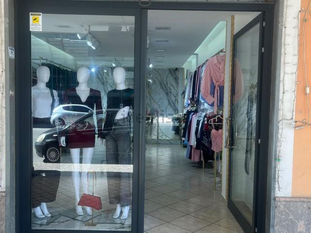 Locale Commerciale in vendita a Mondragone