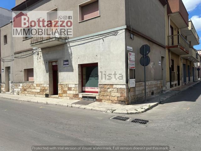 Locale Commerciale in vendita a Puglia, Taranto