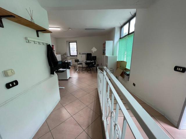 Locale Commerciale in vendita a Piemonte, Novara