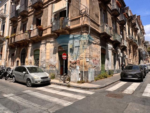 Locale Commerciale in vendita a Borgo-Sanzio, Catania