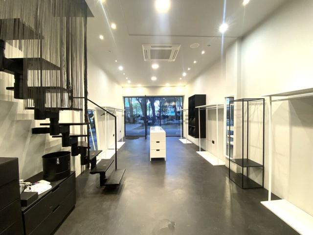 Locale Commerciale in vendita a Milano Marittima, Cervia