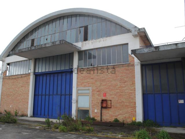 Locale Commerciale in vendita a Marche, Pesaro E Urbino