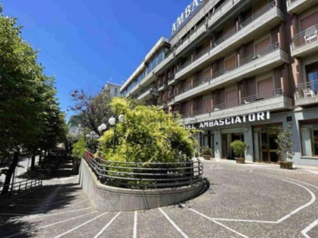 Locale Commerciale in vendita a Chianciano Terme, Toscana