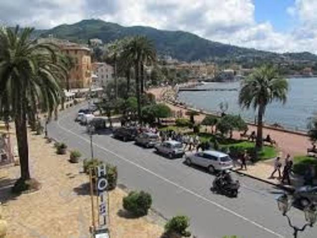 Locale Commerciale in vendita a San Michele di Pagana, Rapallo