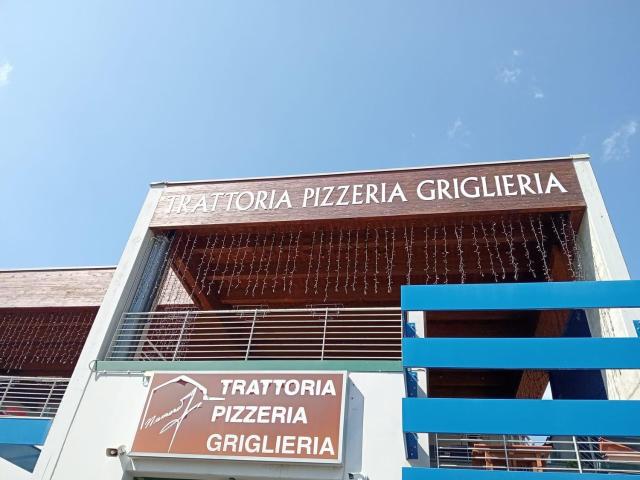 Locale Commerciale in vendita a Albese con Cassano, Albese