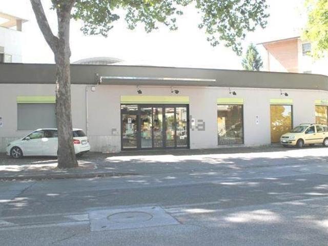 Locale Commerciale in vendita a Unione di Comuni della Romagna Forlivese, Quattro