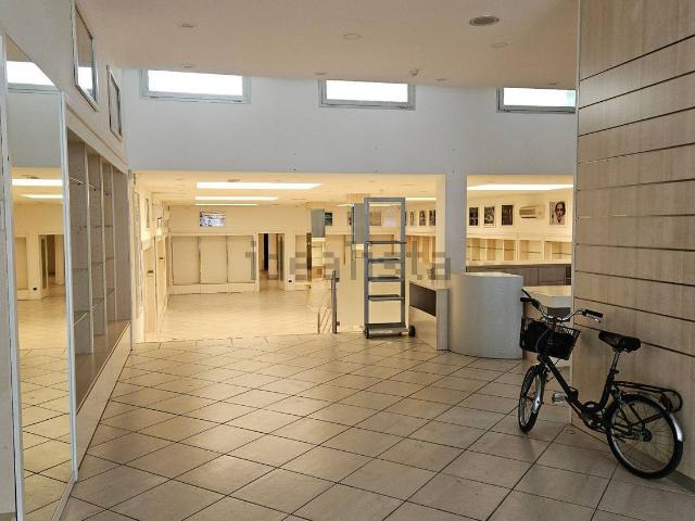 Locale Commerciale in vendita a San Rocco, Ravenna
