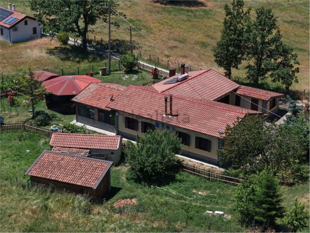 Locale Commerciale in vendita a San Costantino Albanese, Basilicata