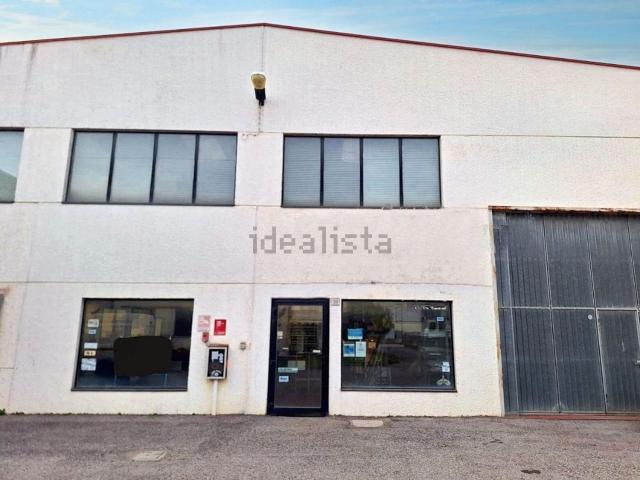 Locale Commerciale in vendita a Corso Nord, Ravenna