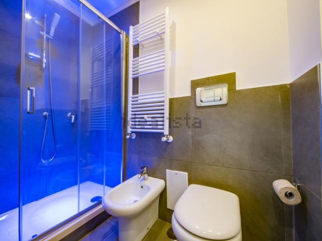 Locale Commerciale in vendita a Assisi, Umbria