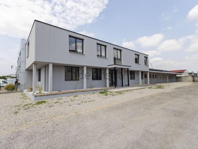 Locale Commerciale in vendita a Paese, Veneto