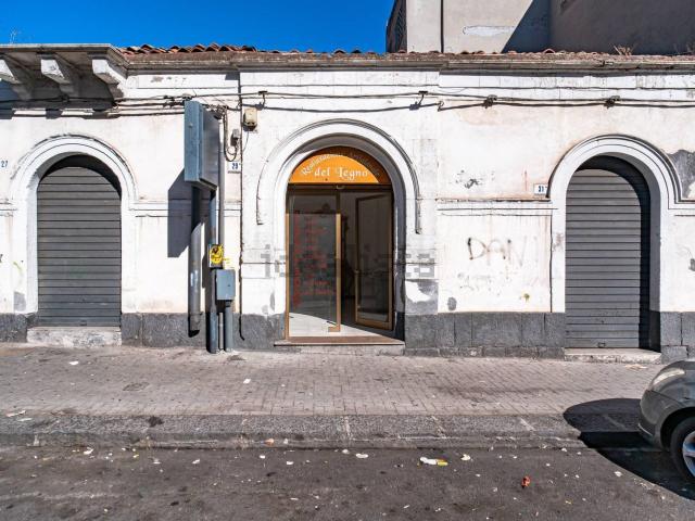Locale Commerciale in vendita a Centro storico, Catania