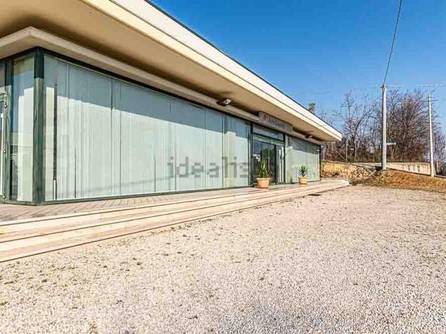 Locale Commerciale in vendita a Unione dei Comuni della Val Vibrata, Tortoreto