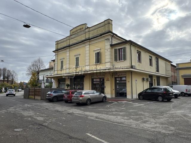 Locale Commerciale in vendita a Bassa Reggiana, Re