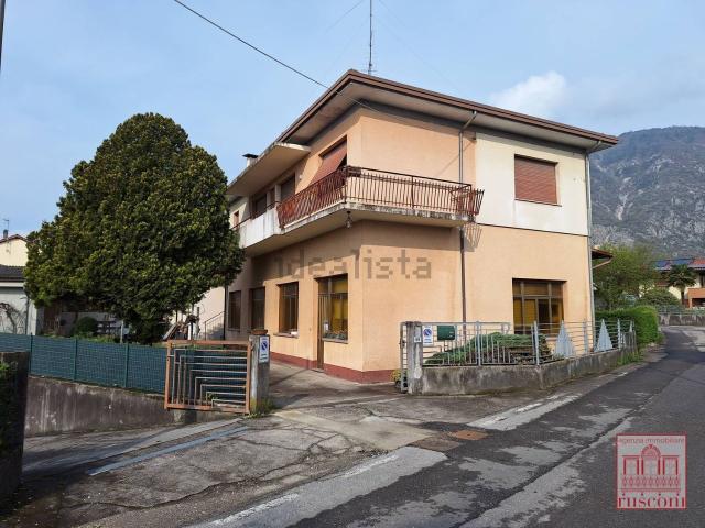 Locale Commerciale in vendita a Maniago, Friuli-Venezia Giulia