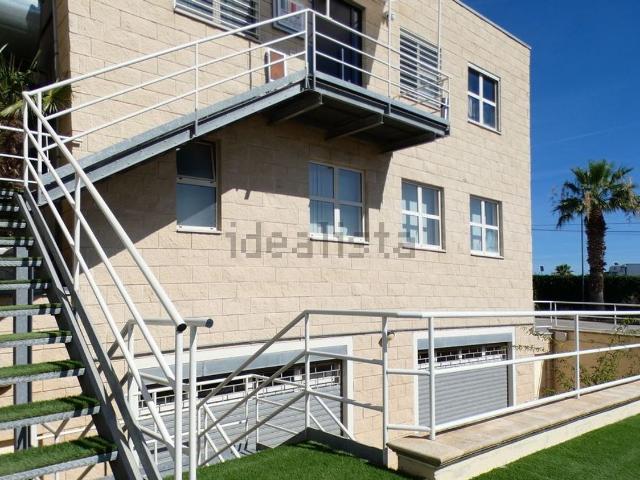 Locale Commerciale in vendita a Molfetta, Bari