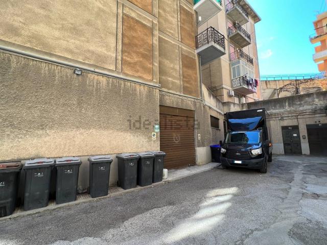 Locale Commerciale in vendita a III Circoscrizione, Messina