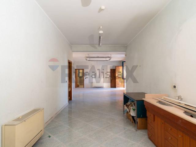 Locale Commerciale in vendita a Puglia, Bari