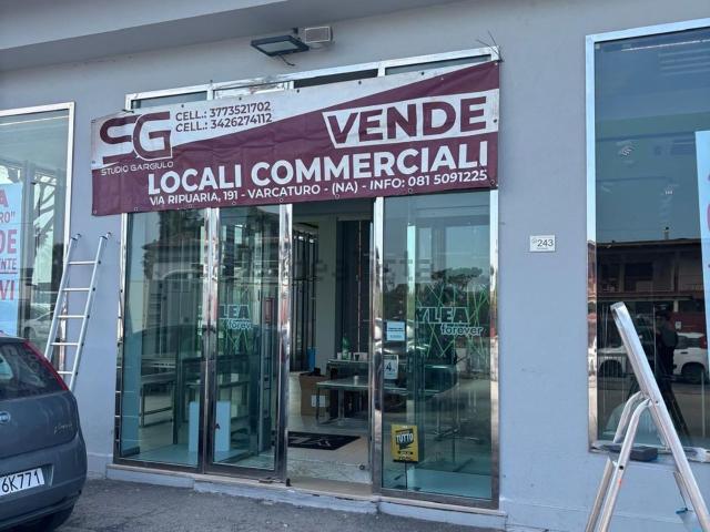 Locale Commerciale in vendita a Canosa, Giugliano In Campania