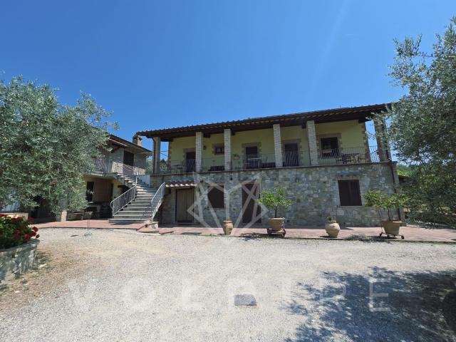Locale Commerciale in vendita a Assisi, Umbria