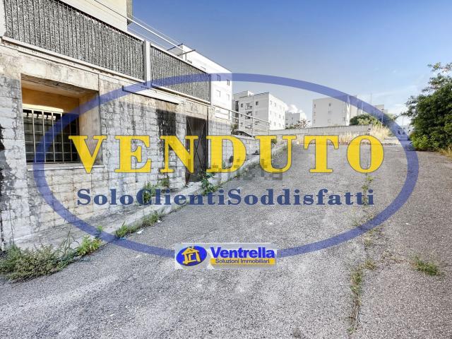Locale Commerciale in vendita a Puglia, Bari