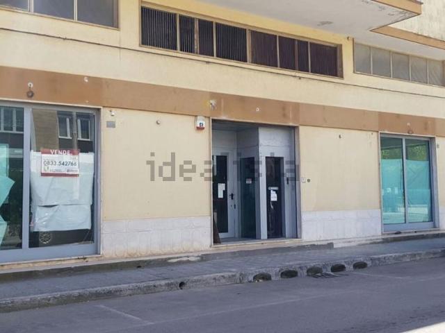 Locale Commerciale in vendita a Puglia, Lecce