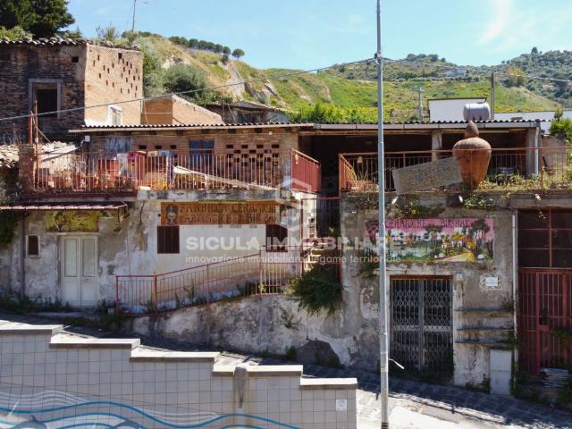 Locale Commerciale in vendita a Santo Stefano Di Camastra, Sicilia