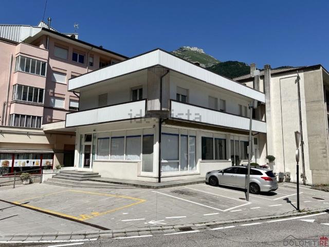 Locale Commerciale in vendita a Longarone, Veneto