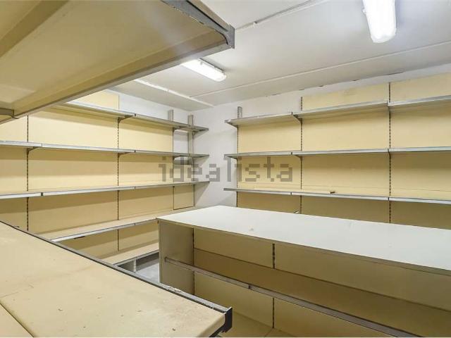 Locale Commerciale in vendita a Monteleone - Santa Rosalia, Cagliari