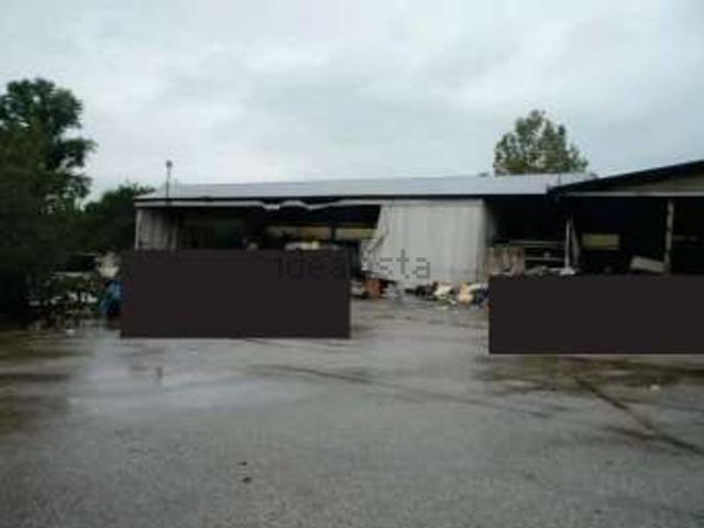 Locale Commerciale in vendita a Susegana, Veneto