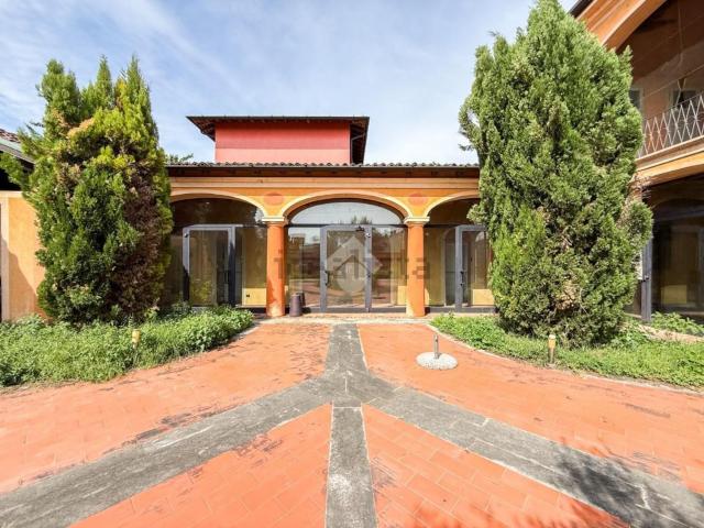 Locale Commerciale in vendita a Camisano, Lombardia