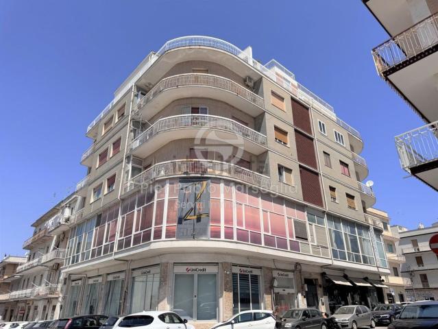 Locale Commerciale in vendita a Puglia, Brindisi