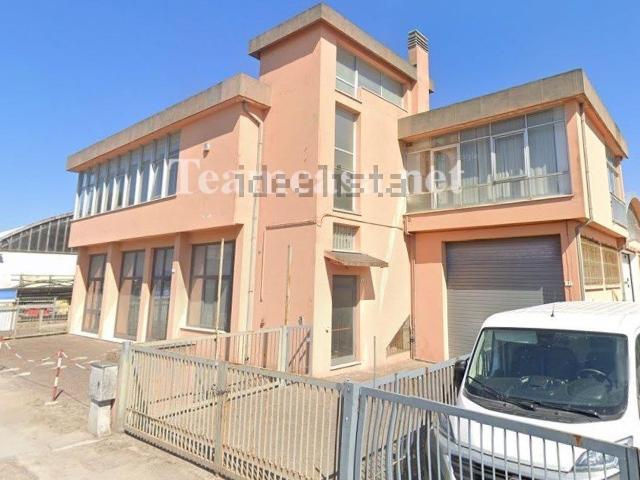 Locale Commerciale in vendita a Marche, Pesaro E Urbino