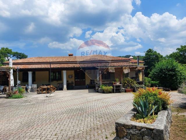 Locale Commerciale in vendita a Aurisina, Friuli-Venezia Giulia
